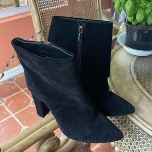 Vince Camuto black suede booties!!